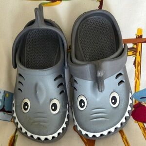 Shark-Themed Gray Kids Shoes